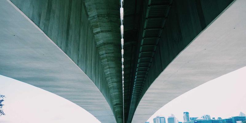 从创伤到成长：用叙事心理学重构个人故事，激发生命启示与人生清单行动