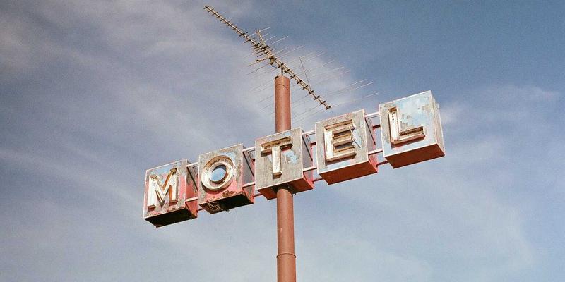 废墟美学与时间感知：废弃空间如何激发工业设计与创意活动灵感